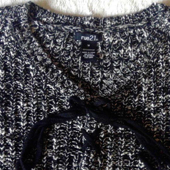 Rue 21 Crop Sweater - Picture 5 of 7